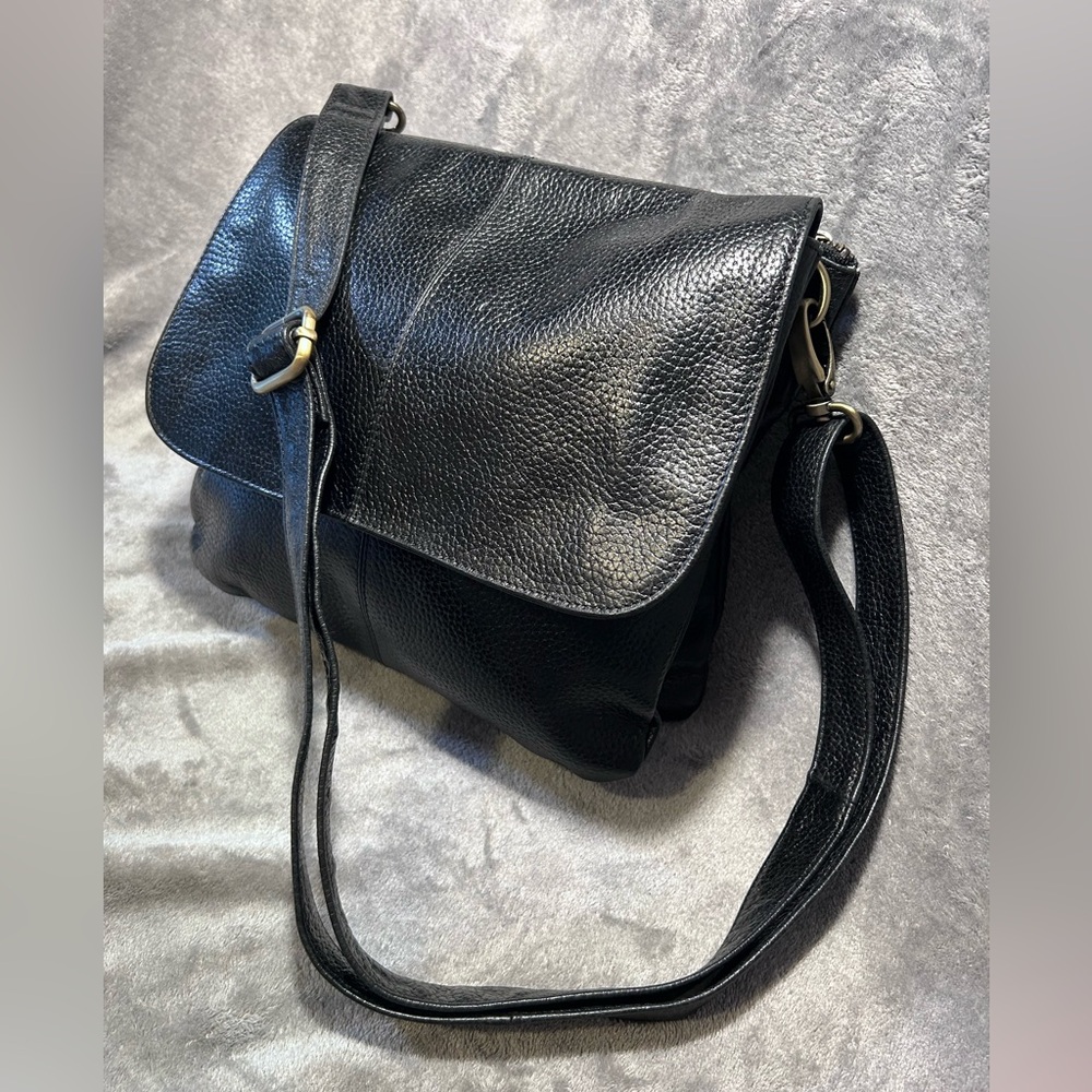 Latico Leather Co. Pebbled Leather Crossbody Messenger Bag - Picture 3 of 13